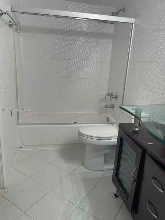 В аренду: $2,400 (1 спален, 1 ванн, 721 Квадратных фут)