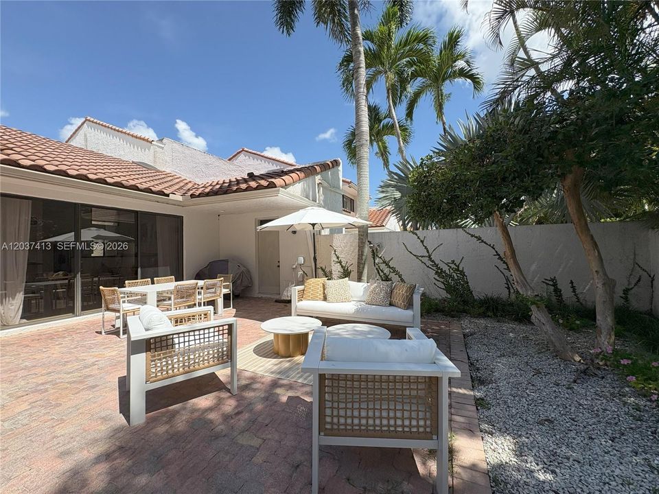 For Rent: $10,000 (3 beds, 3 baths, 2703 Square Feet)