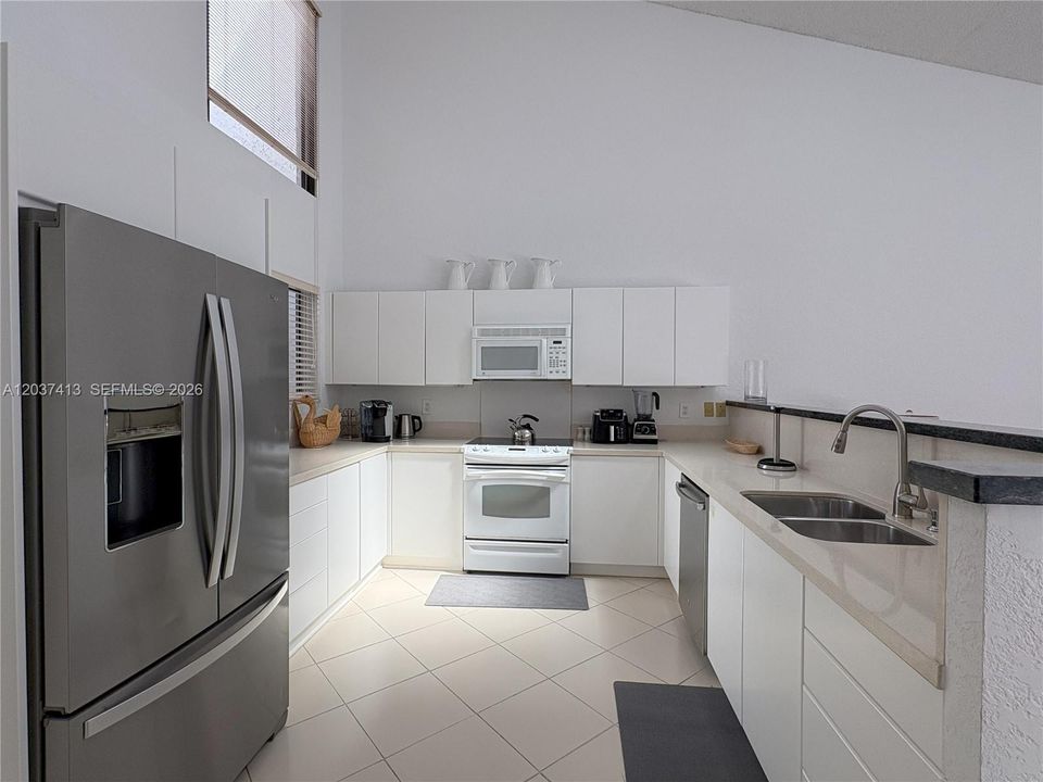 For Rent: $10,000 (3 beds, 3 baths, 2703 Square Feet)