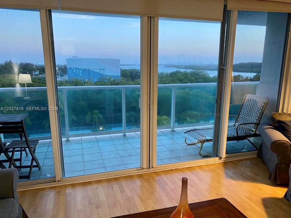 For Sale: $599,900 (2 beds, 2 baths, 1521 Square Feet)