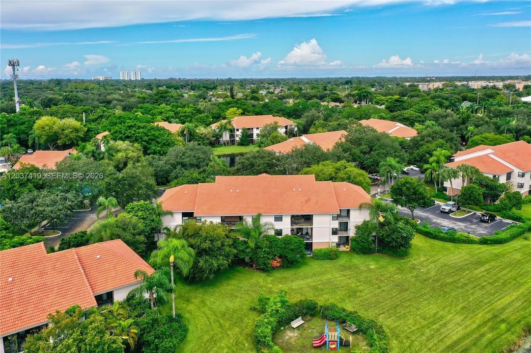 En Venta: $279,000 (2 camas, 2 baños, 963 Pies cuadrados)