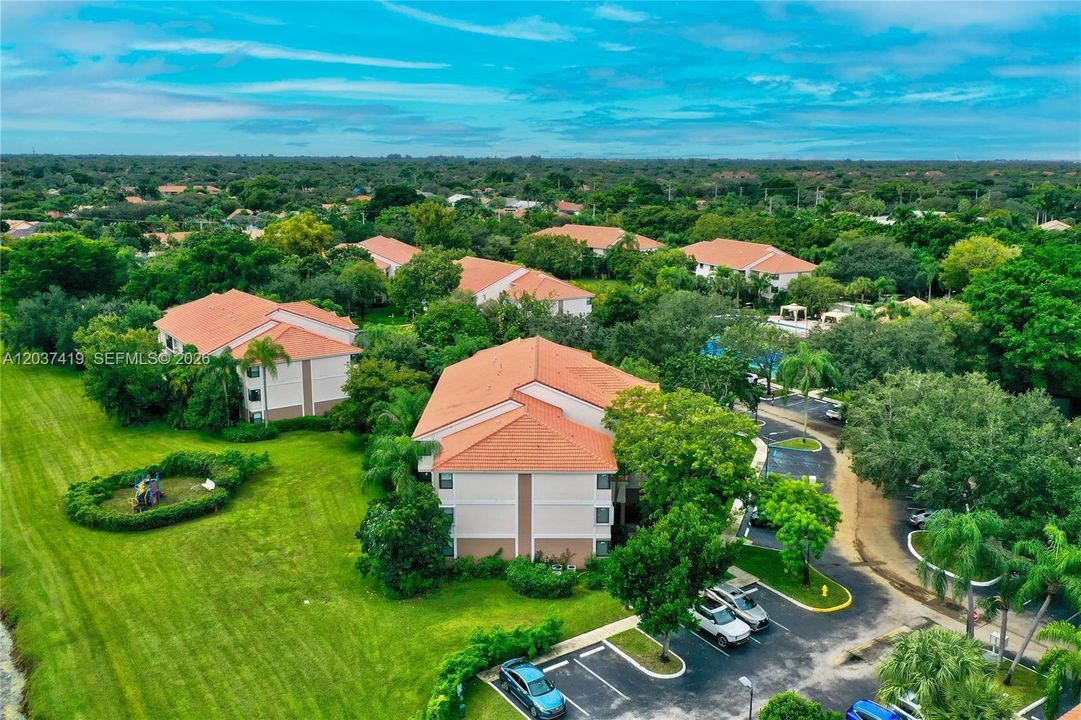 En Venta: $279,000 (2 camas, 2 baños, 963 Pies cuadrados)
