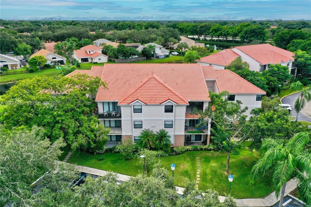 En Venta: $279,000 (2 camas, 2 baños, 963 Pies cuadrados)