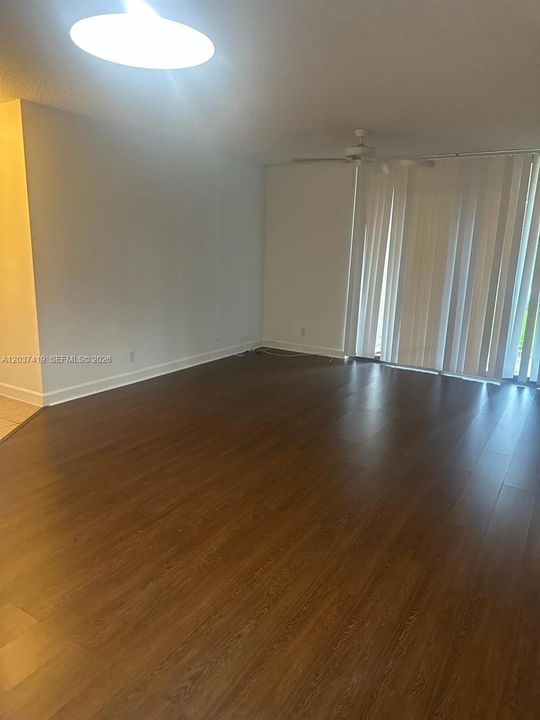En Venta: $279,000 (2 camas, 2 baños, 963 Pies cuadrados)