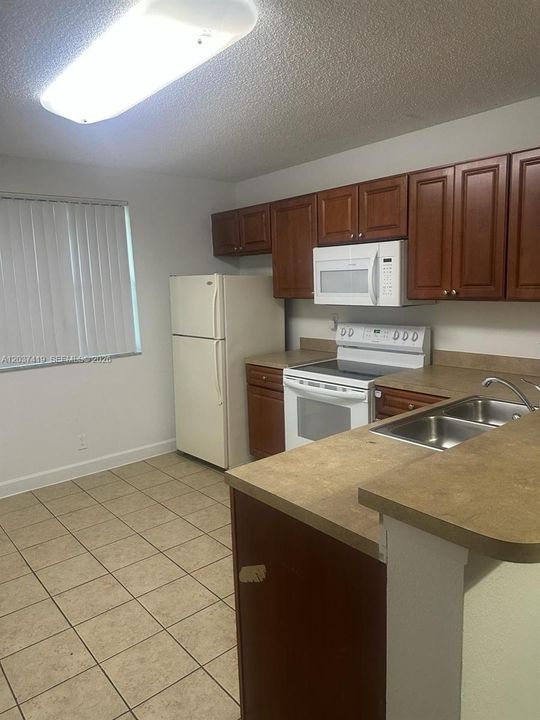 En Venta: $279,000 (2 camas, 2 baños, 963 Pies cuadrados)