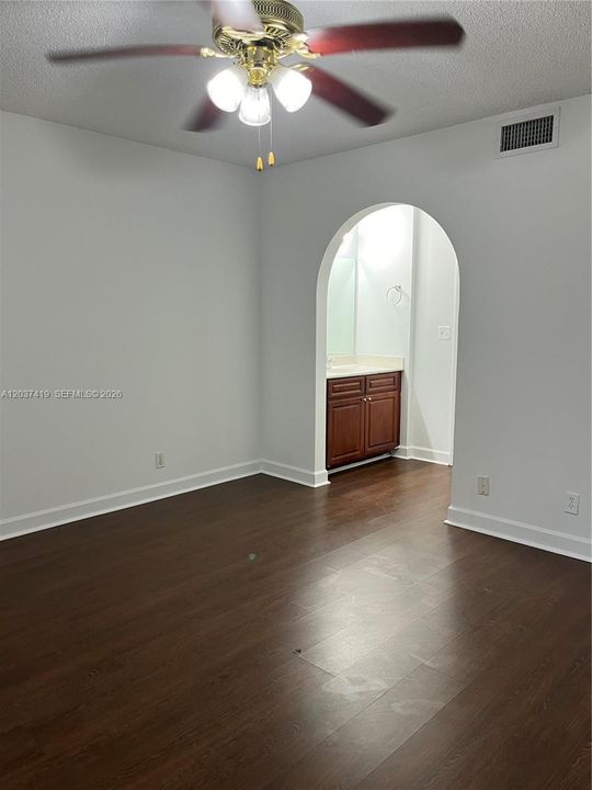 En Venta: $279,000 (2 camas, 2 baños, 963 Pies cuadrados)