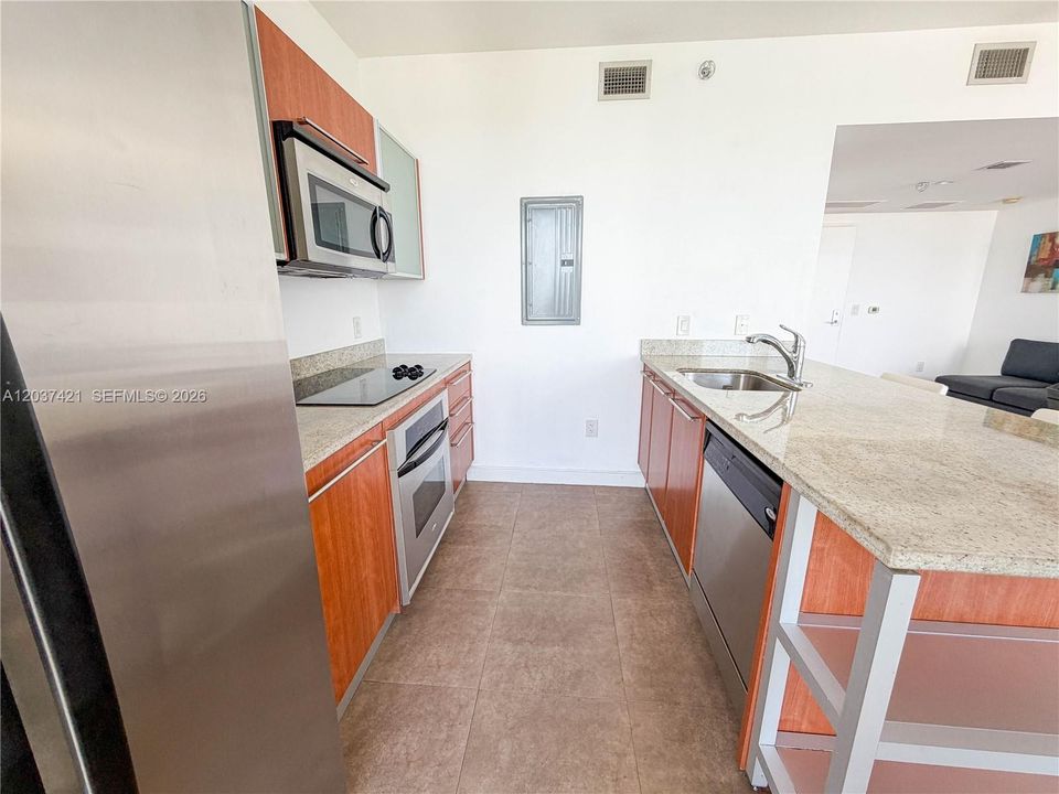 For Rent: $2,600 (0 beds, 1 baths, 580 Square Feet)