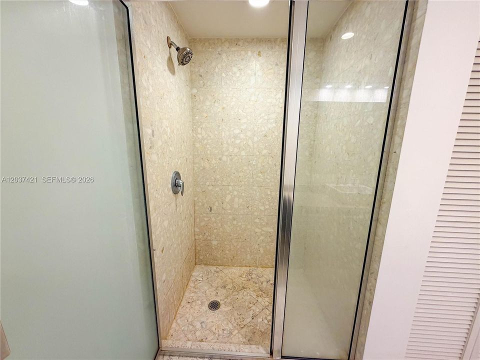 For Rent: $2,600 (0 beds, 1 baths, 580 Square Feet)