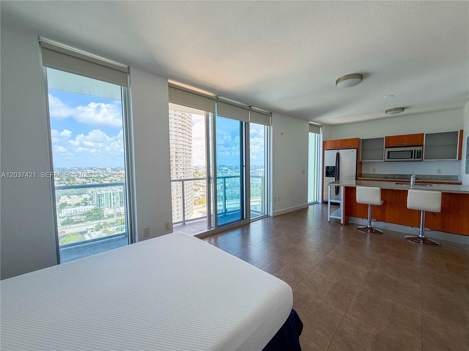 For Rent: $2,600 (0 beds, 1 baths, 580 Square Feet)