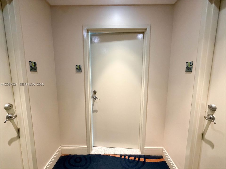 For Rent: $2,600 (0 beds, 1 baths, 580 Square Feet)