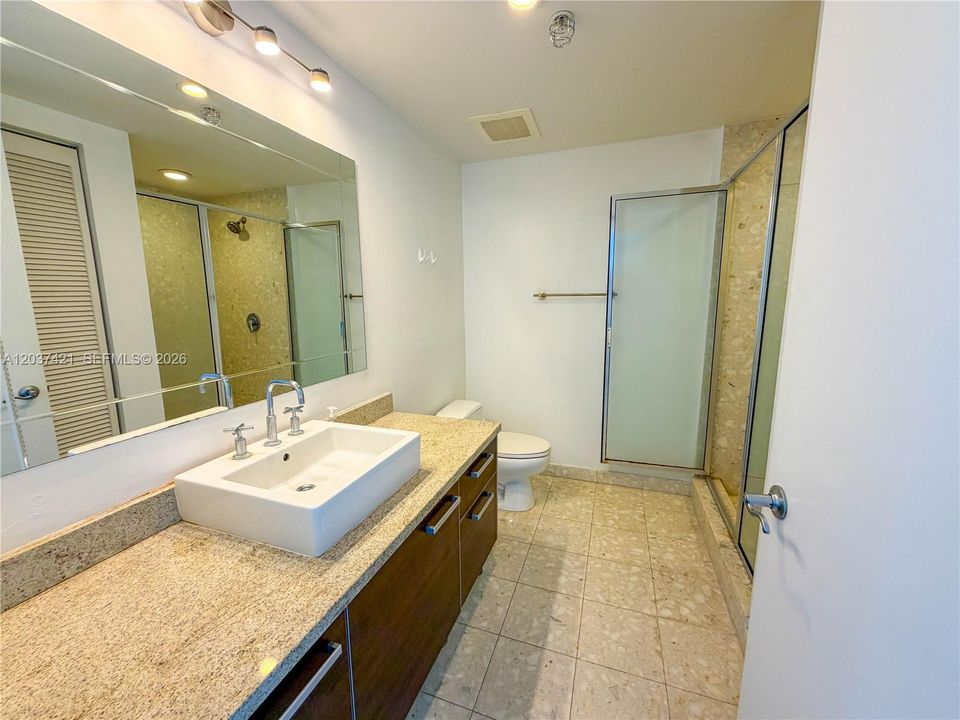 For Rent: $2,600 (0 beds, 1 baths, 580 Square Feet)