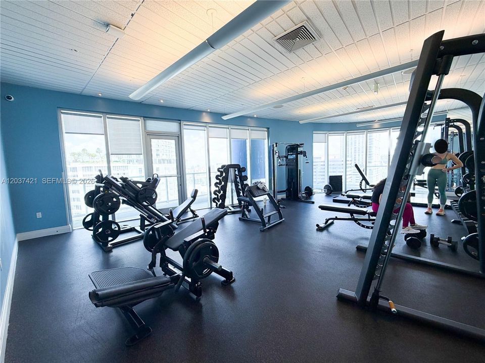For Rent: $2,600 (0 beds, 1 baths, 580 Square Feet)