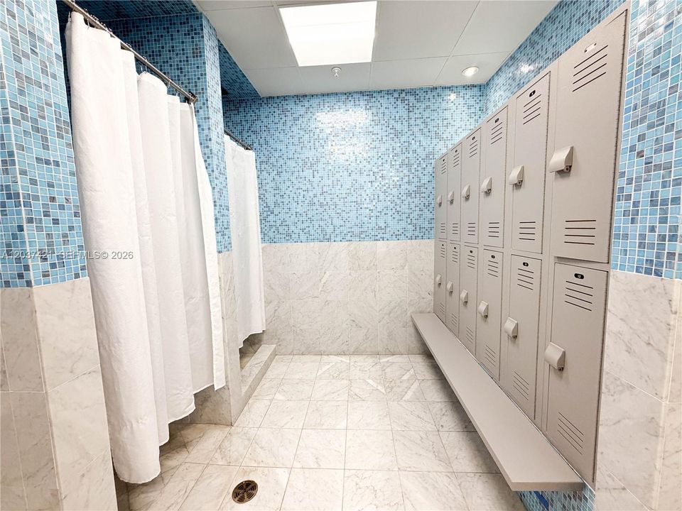 For Rent: $2,600 (0 beds, 1 baths, 580 Square Feet)