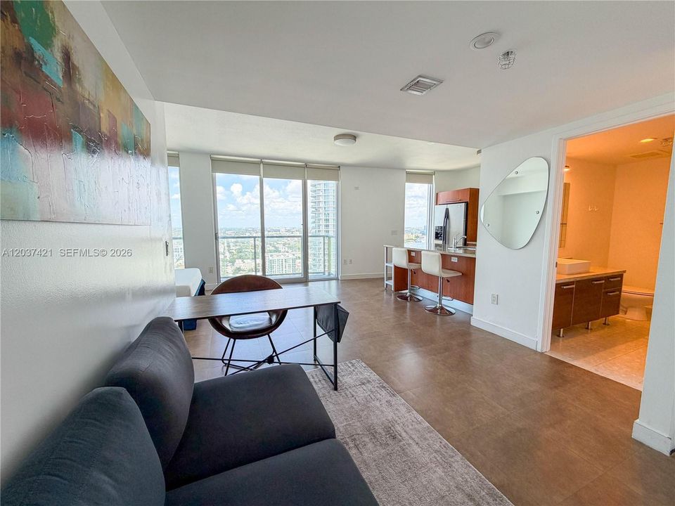 For Rent: $2,600 (0 beds, 1 baths, 580 Square Feet)