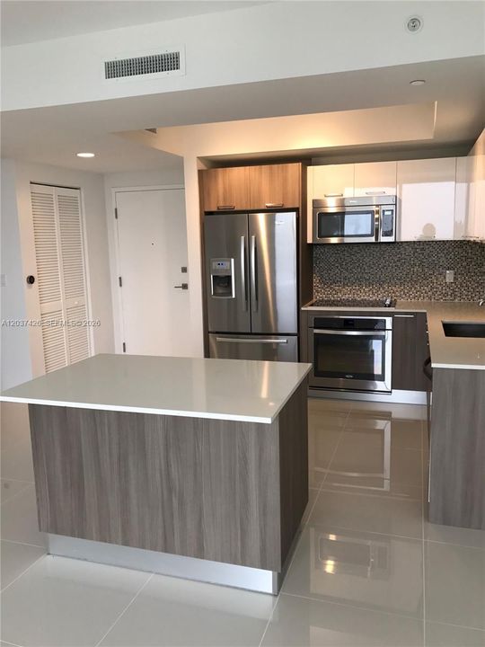 В аренду: $3,450 (2 спален, 2 ванн, 961 Квадратных фут)