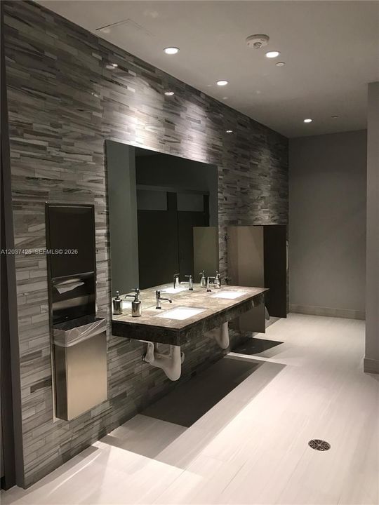 В аренду: $3,450 (2 спален, 2 ванн, 961 Квадратных фут)