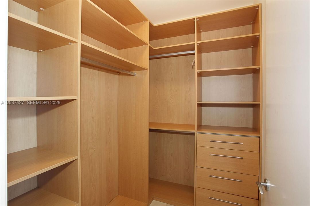 В аренду: $12,500 (3 спален, 3 ванн, 1863 Квадратных фут)