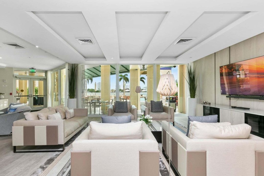 MT6050 Lounge