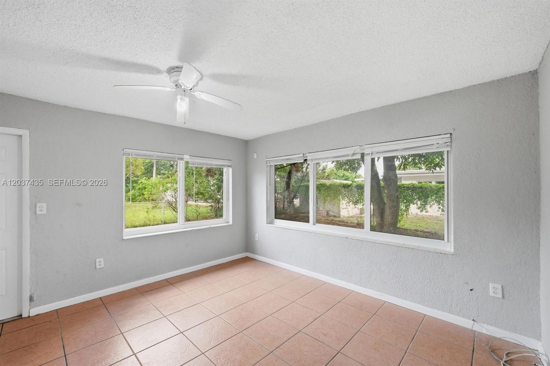For Sale: $395,000 (3 beds, 2 baths, 1410 Square Feet)