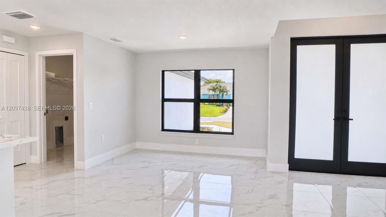 Vendido Recientemente: $350,000 (3 camas, 2 baños, 2012 Pies cuadrados)