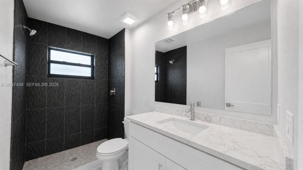 Vendido Recientemente: $350,000 (3 camas, 2 baños, 2012 Pies cuadrados)