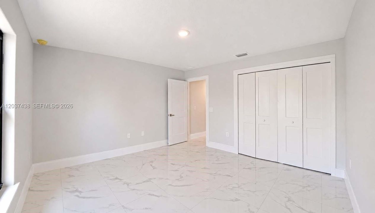 Vendido Recientemente: $350,000 (3 camas, 2 baños, 2012 Pies cuadrados)