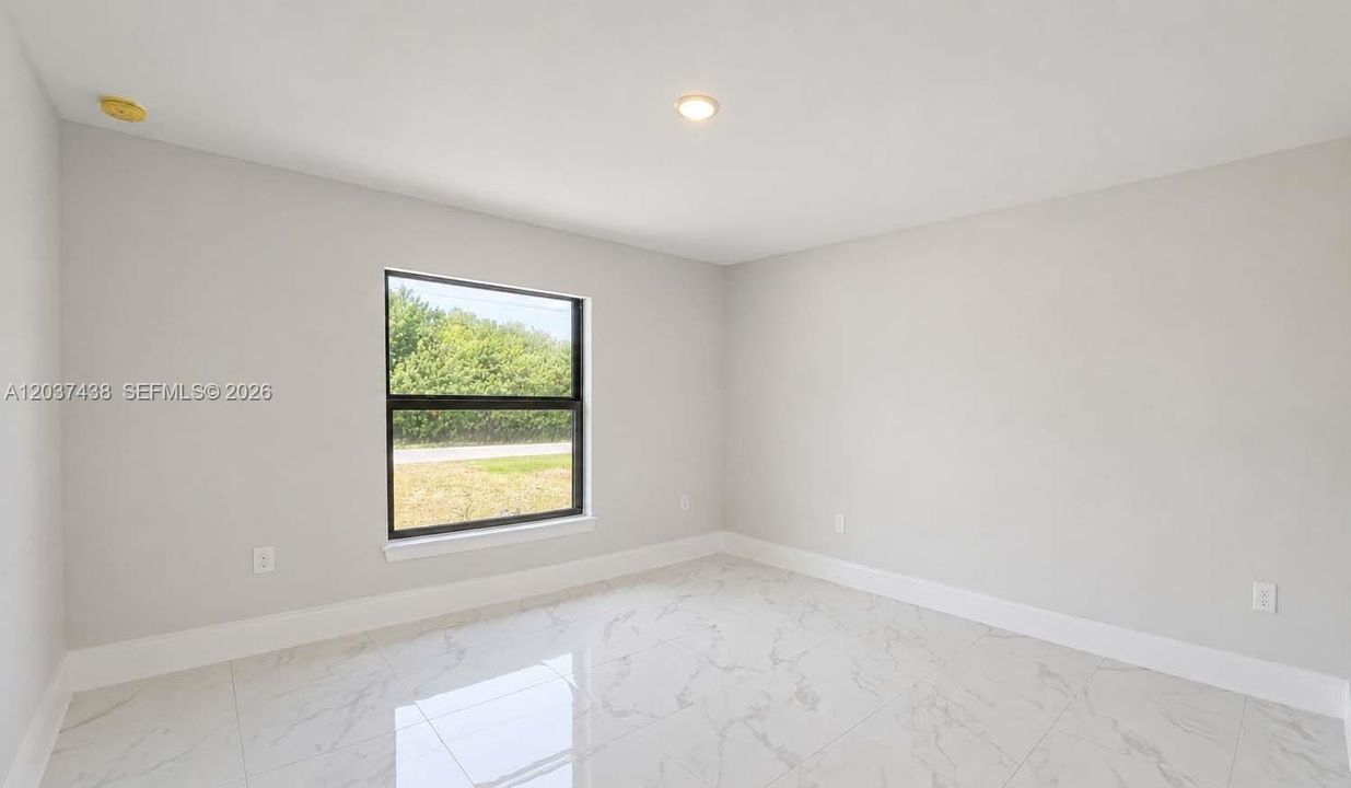 Vendido Recientemente: $350,000 (3 camas, 2 baños, 2012 Pies cuadrados)