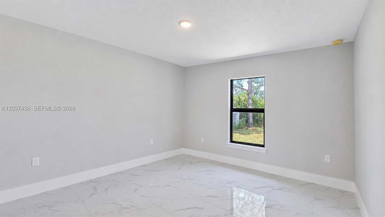 Vendido Recientemente: $350,000 (3 camas, 2 baños, 2012 Pies cuadrados)