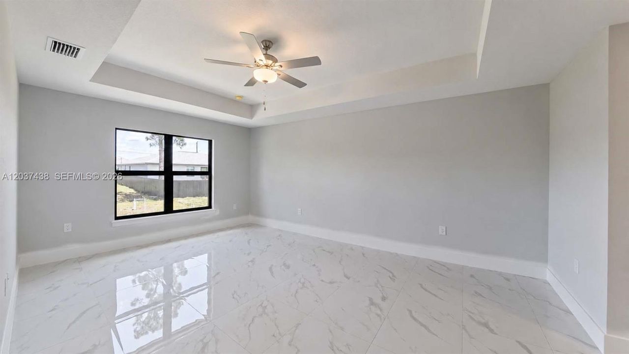 Vendido Recientemente: $350,000 (3 camas, 2 baños, 2012 Pies cuadrados)
