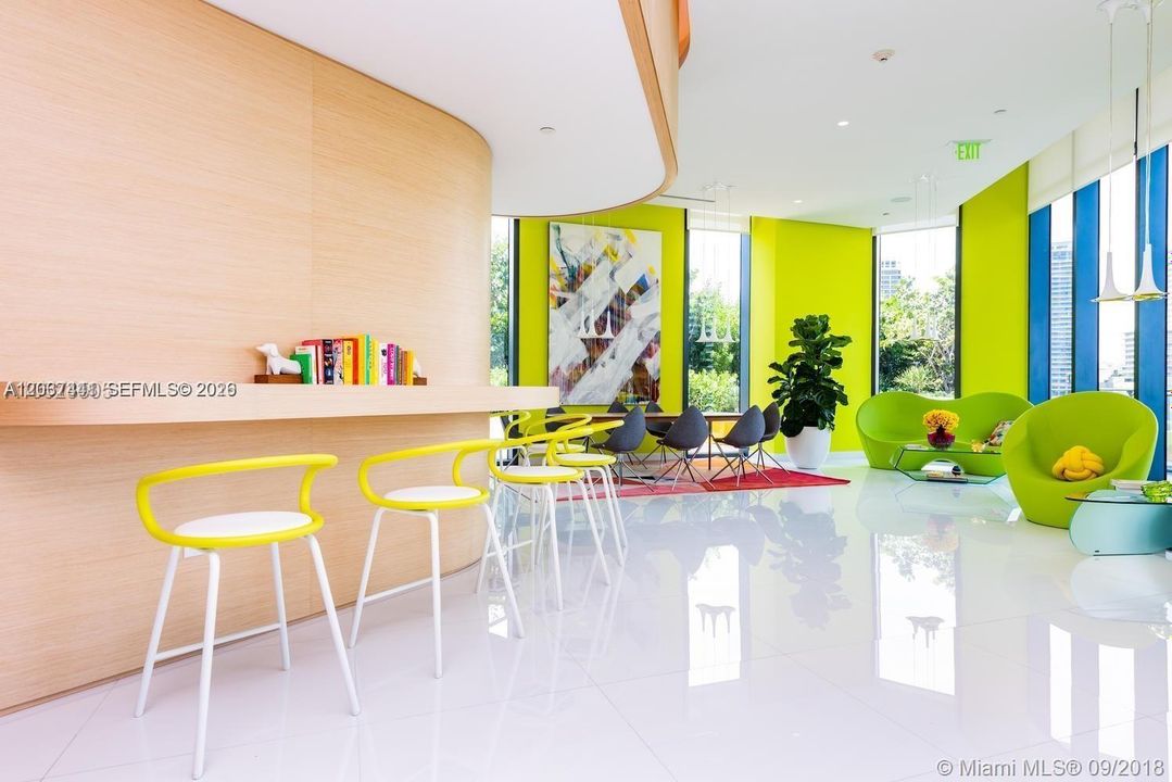 For Sale: $429,000 (1 beds, 1 baths, 622 Square Feet)