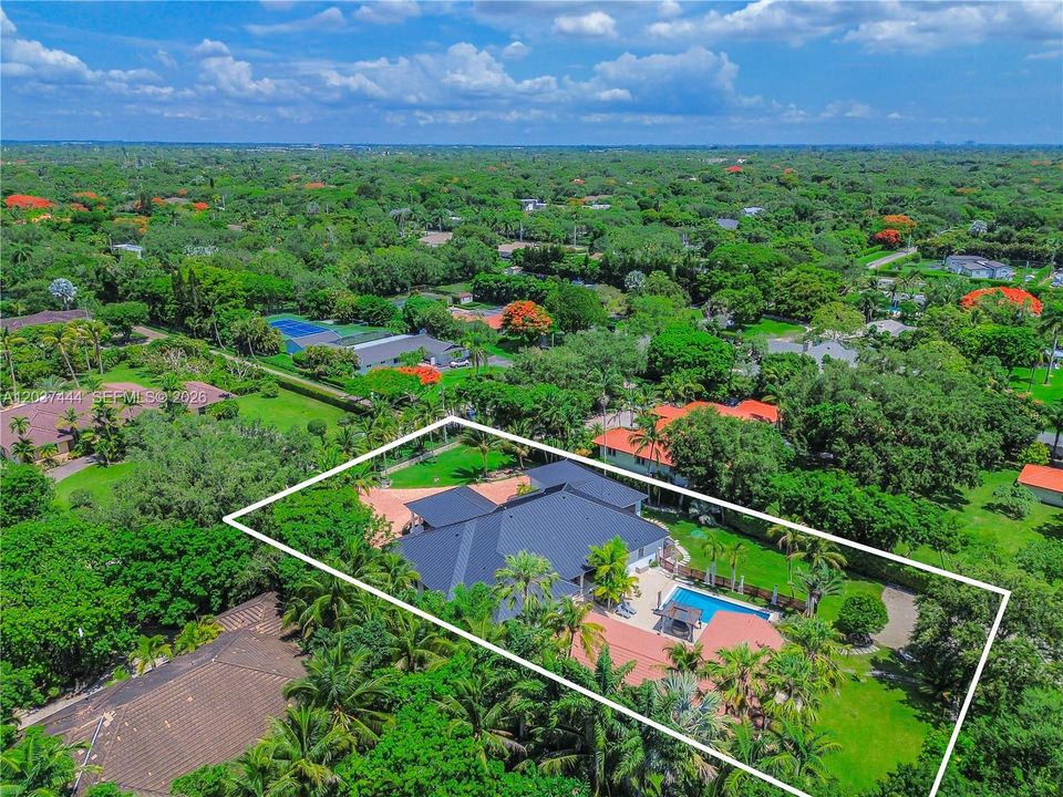На продажу: $3,499,900 (5 спален, 5 ванн, 6159 Квадратных фут)