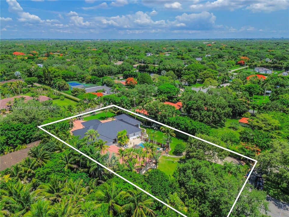 На продажу: $3,499,900 (5 спален, 5 ванн, 6159 Квадратных фут)
