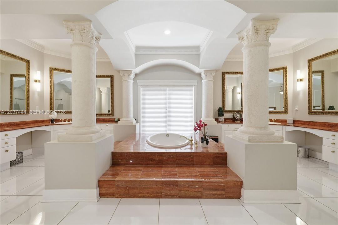 На продажу: $3,499,900 (5 спален, 5 ванн, 6159 Квадратных фут)