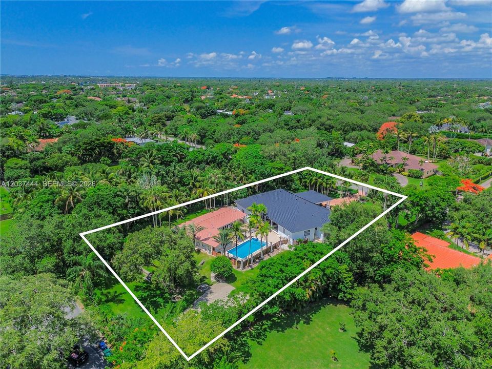 На продажу: $3,499,900 (5 спален, 5 ванн, 6159 Квадратных фут)