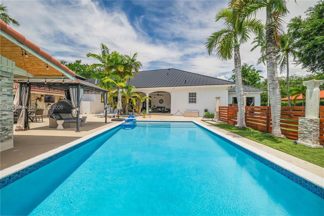 На продажу: $3,499,900 (5 спален, 5 ванн, 6159 Квадратных фут)