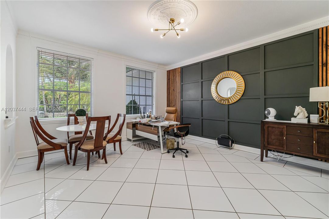 На продажу: $3,499,900 (5 спален, 5 ванн, 6159 Квадратных фут)
