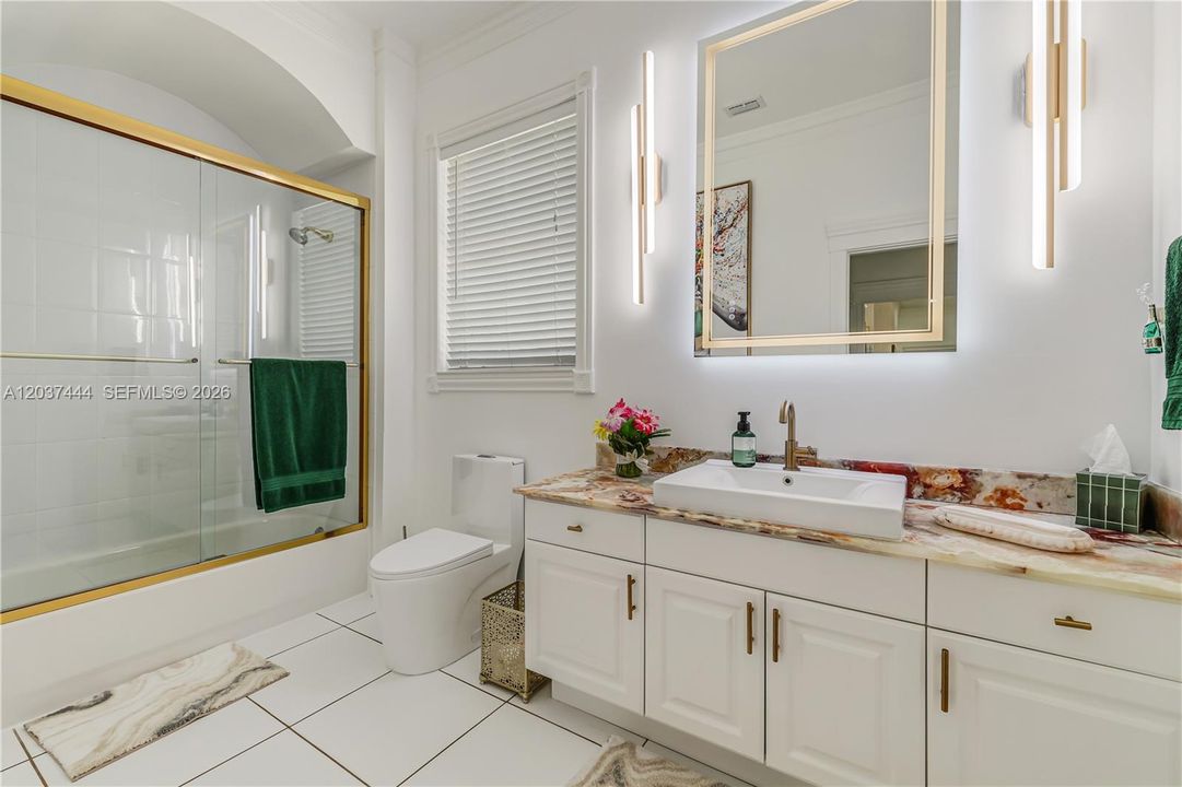 На продажу: $3,499,900 (5 спален, 5 ванн, 6159 Квадратных фут)