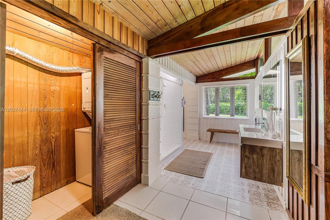 На продажу: $3,499,900 (5 спален, 5 ванн, 6159 Квадратных фут)
