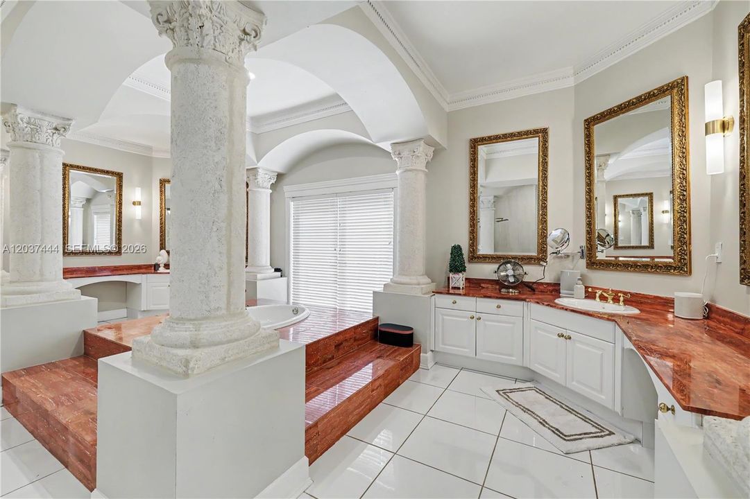 На продажу: $3,499,900 (5 спален, 5 ванн, 6159 Квадратных фут)