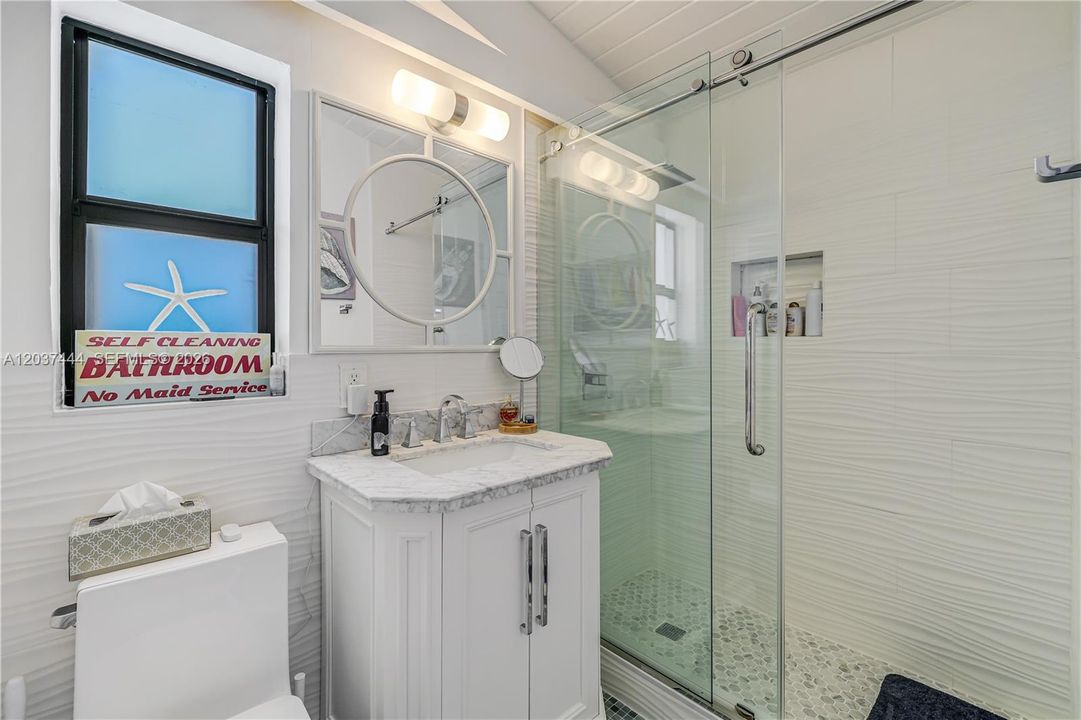 На продажу: $3,499,900 (5 спален, 5 ванн, 6159 Квадратных фут)