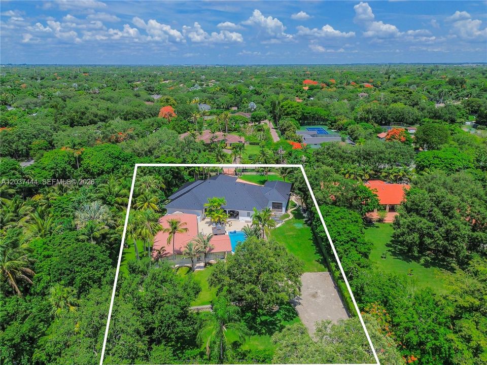 На продажу: $3,499,900 (5 спален, 5 ванн, 6159 Квадратных фут)