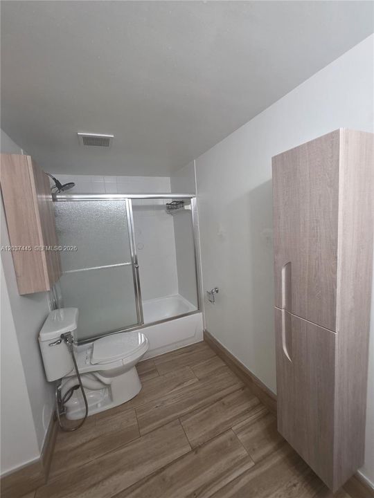 For Rent: $2,600 (3 beds, 2 baths, 1120 Square Feet)