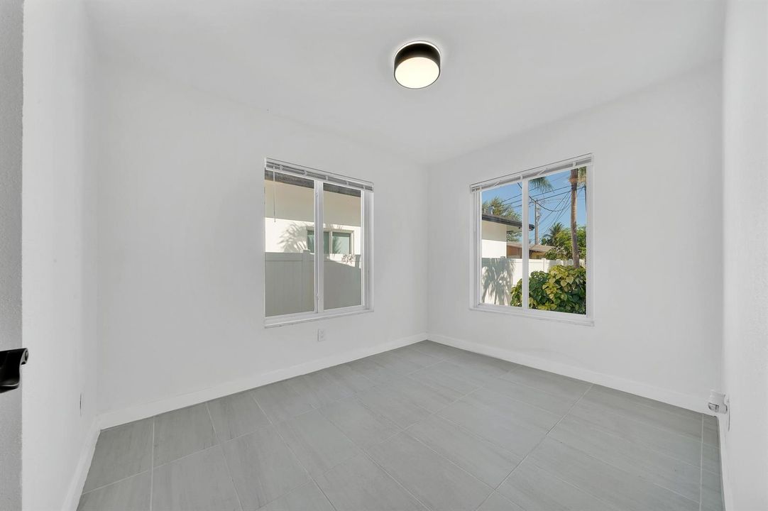 10 Guest Bedroom 2 (2)