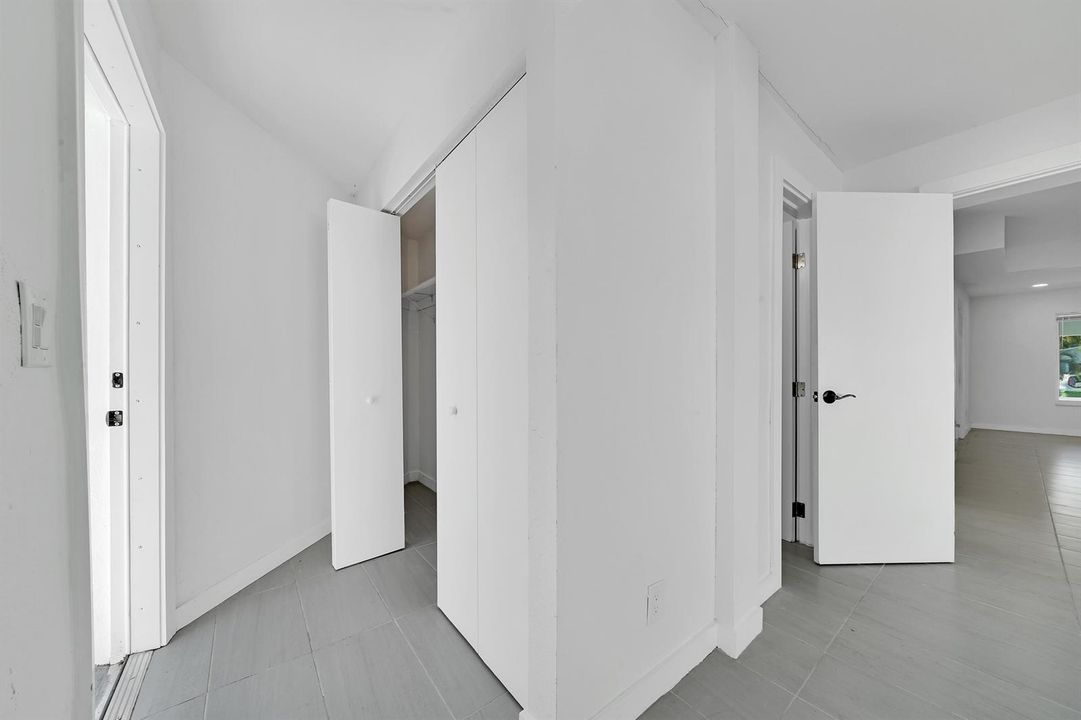13 Master Closet (1)