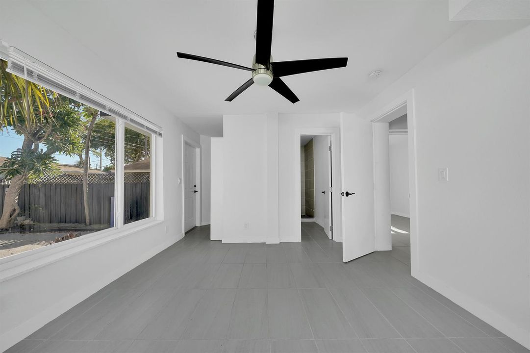 11 Master Bedroom (2)