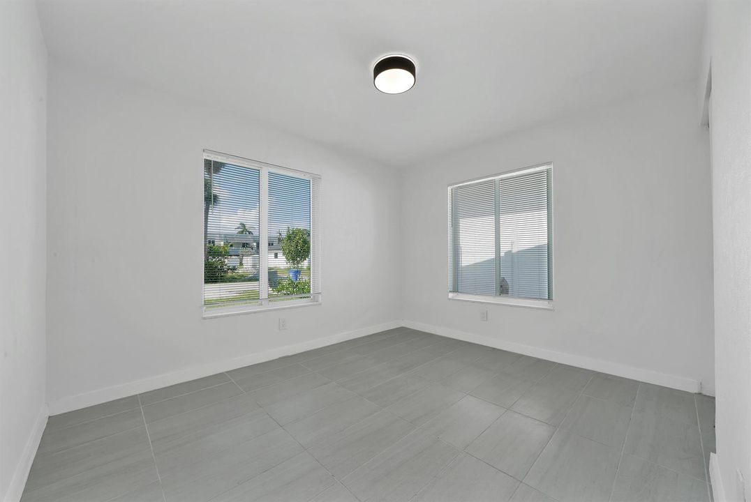 8 Guest Bedroom 1 (1)