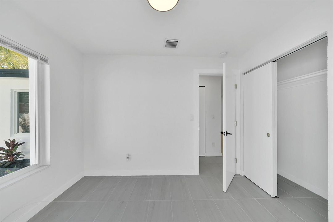10 Guest Bedroom 2 (1)