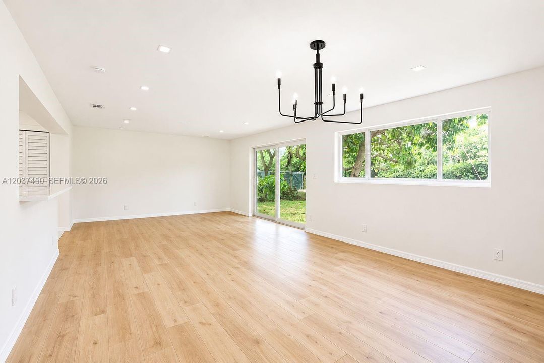 En Venta: $473,500 (4 camas, 2 baños, 1578 Pies cuadrados)
