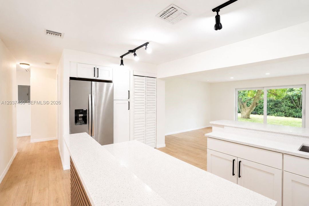 En Venta: $473,500 (4 camas, 2 baños, 1578 Pies cuadrados)