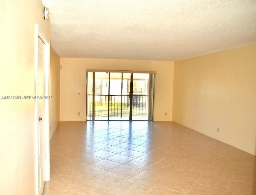 出租: $2,350 (2 贝兹, 2 浴室, 1231 平方英尺)